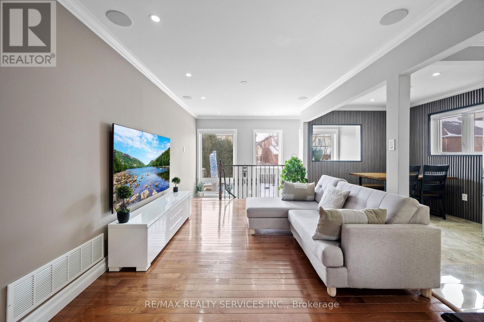 8 Bradwick Court, Caledon, Ontario  L7C 1B6 - Photo 7 - W12842406