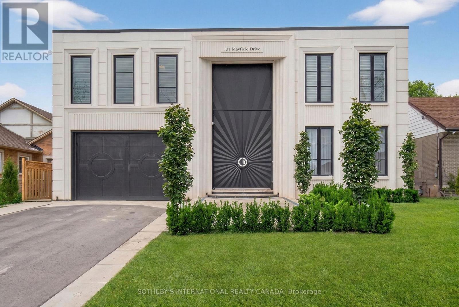 131 Mayfield Drive, Oakville (Cp College Park), Ontario  L6H 1K6 - Photo 1 - W12851454