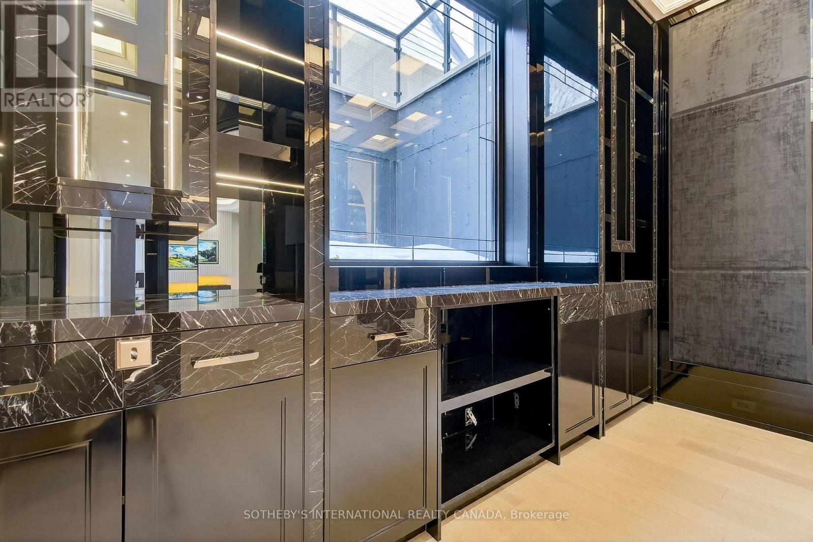 131 Mayfield Drive, Oakville (Cp College Park), Ontario  L6H 1K6 - Photo 38 - W12851454