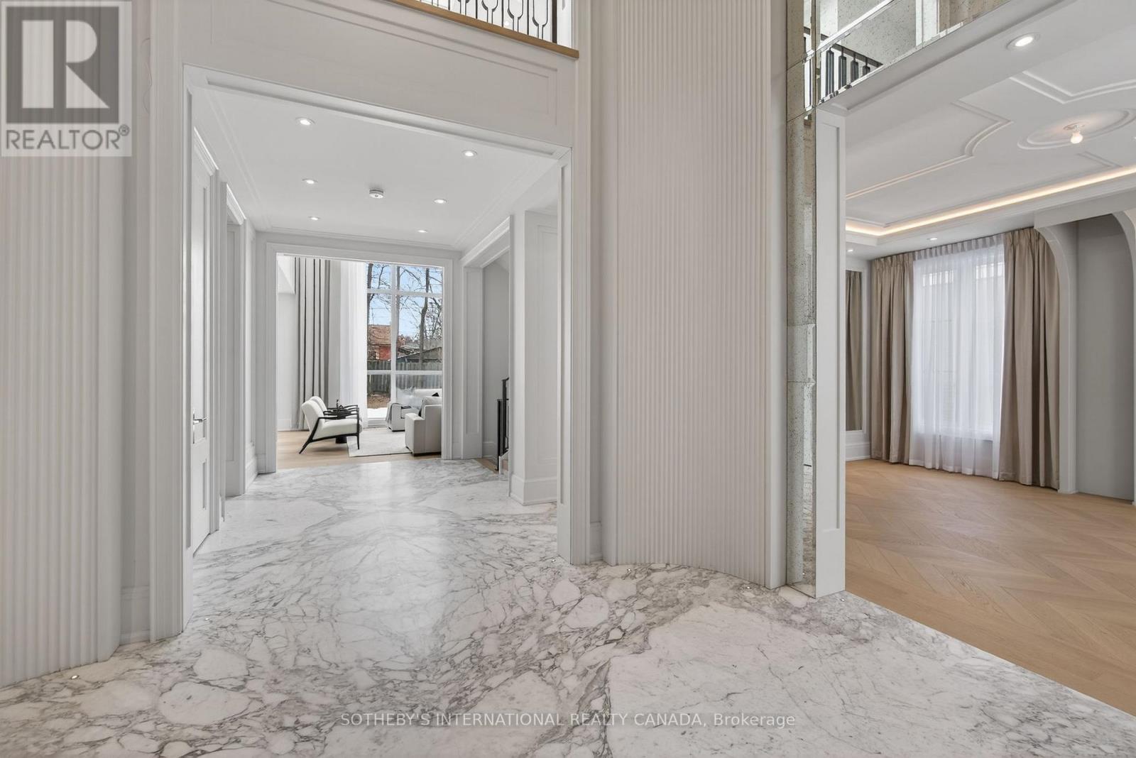 131 Mayfield Drive, Oakville (Cp College Park), Ontario  L6H 1K6 - Photo 5 - W12851454