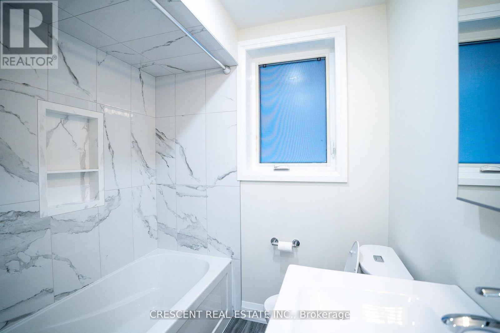 1 - 19 Queen Street W, Mississauga, Ontario  L5H 1L5 - Photo 10 - W12851508