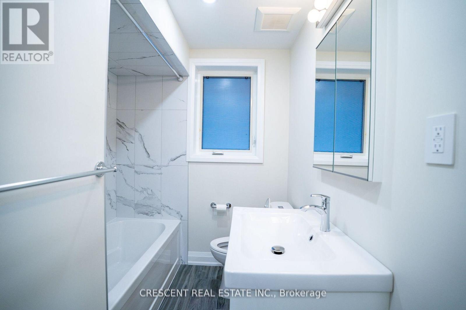 1 - 19 Queen Street W, Mississauga, Ontario  L5H 1L5 - Photo 9 - W12851508