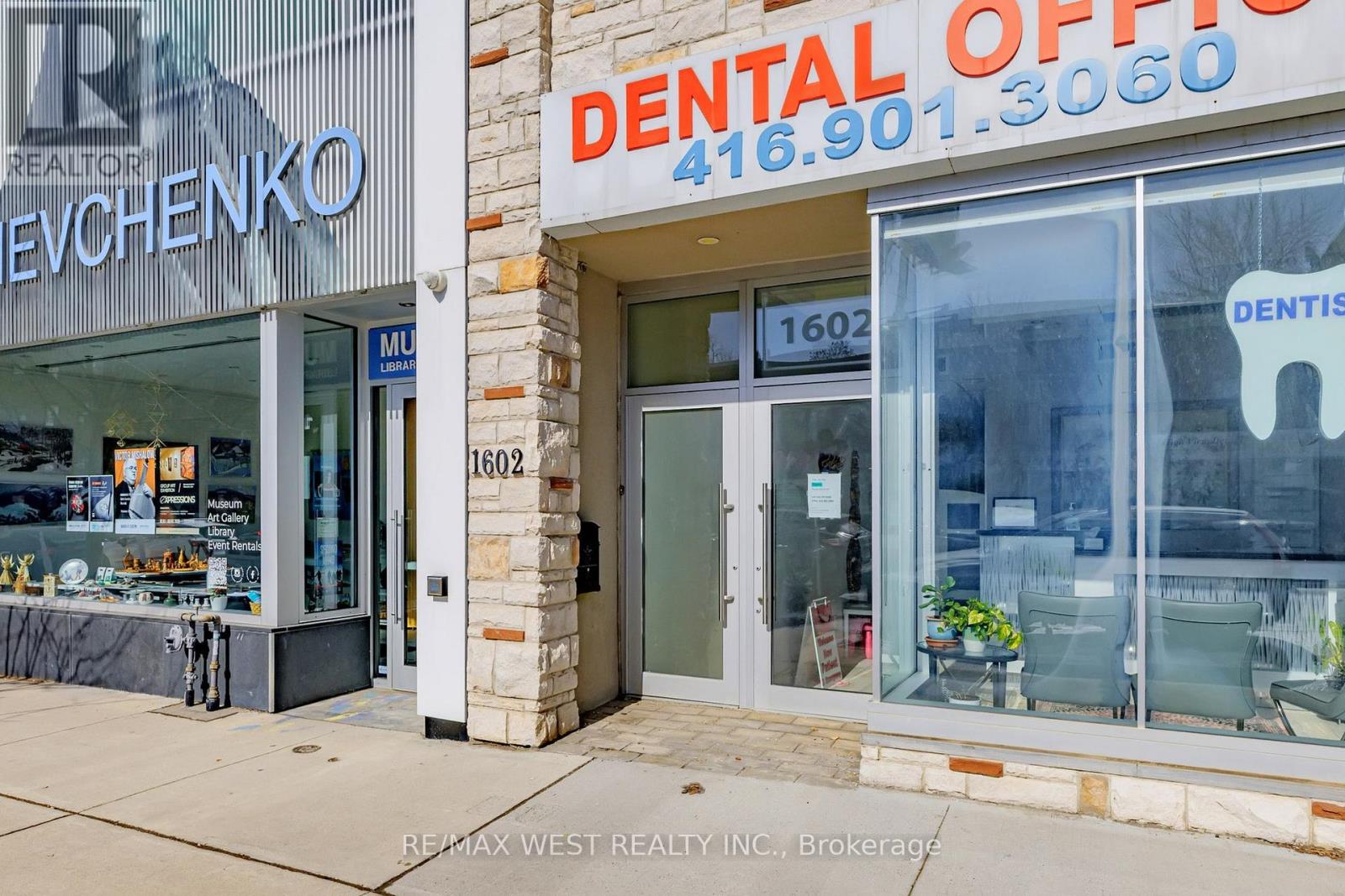 1602 Bloor Street W, Toronto, Ontario  M6P 1A7 - Photo 13 - W12851518