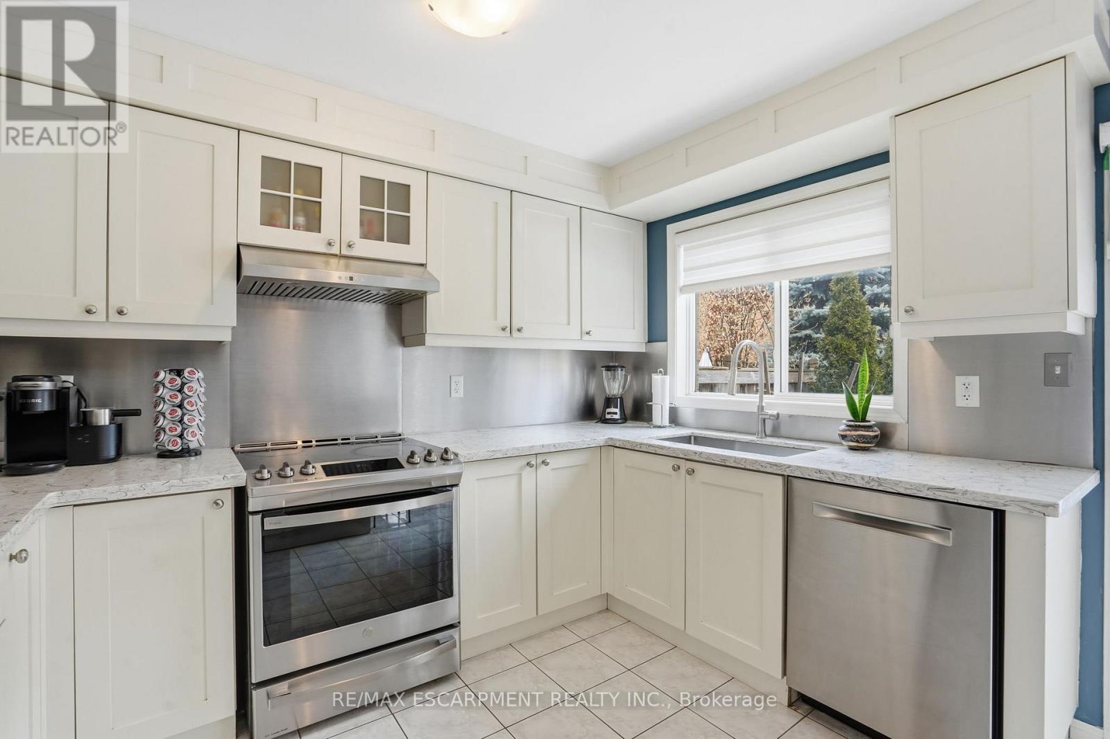 2505 Valleyridge Drive, Oakville, Ontario  L6M 5H3 - Photo 16 - W12851528