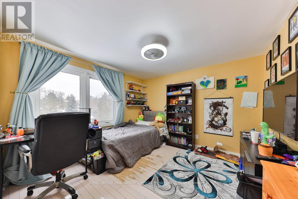 386 Pinetree Way, Mississauga, Ontario  L5G 2V6 - Photo 20 - W12851590