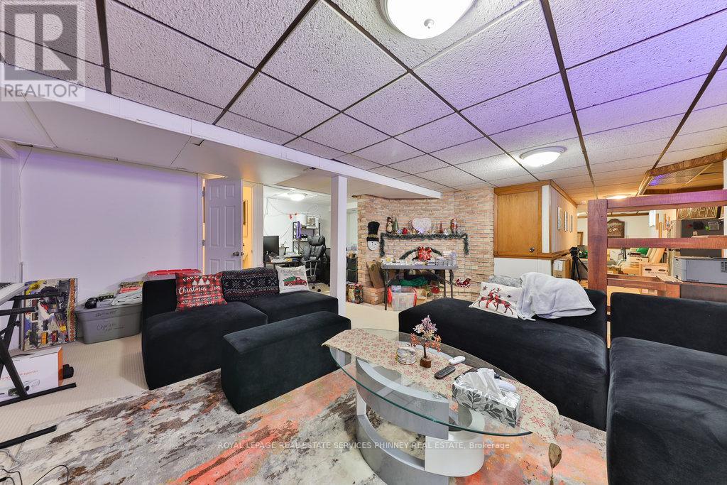 386 Pinetree Way, Mississauga, Ontario  L5G 2V6 - Photo 23 - W12851590