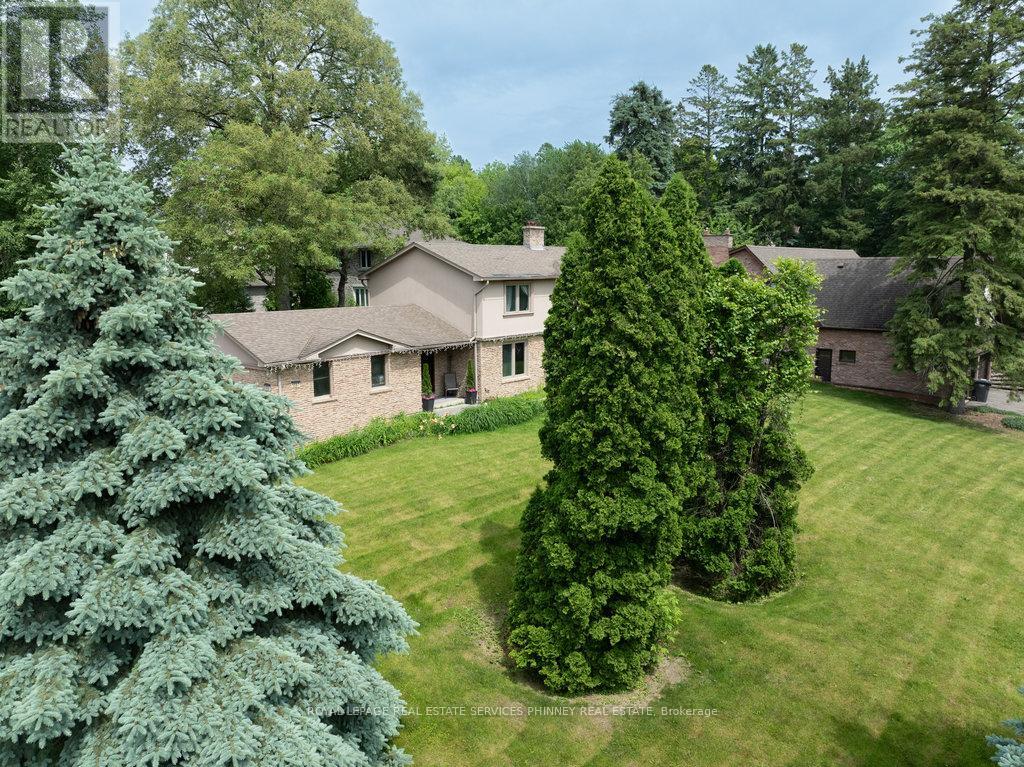 386 Pinetree Way, Mississauga, Ontario  L5G 2V6 - Photo 4 - W12851590