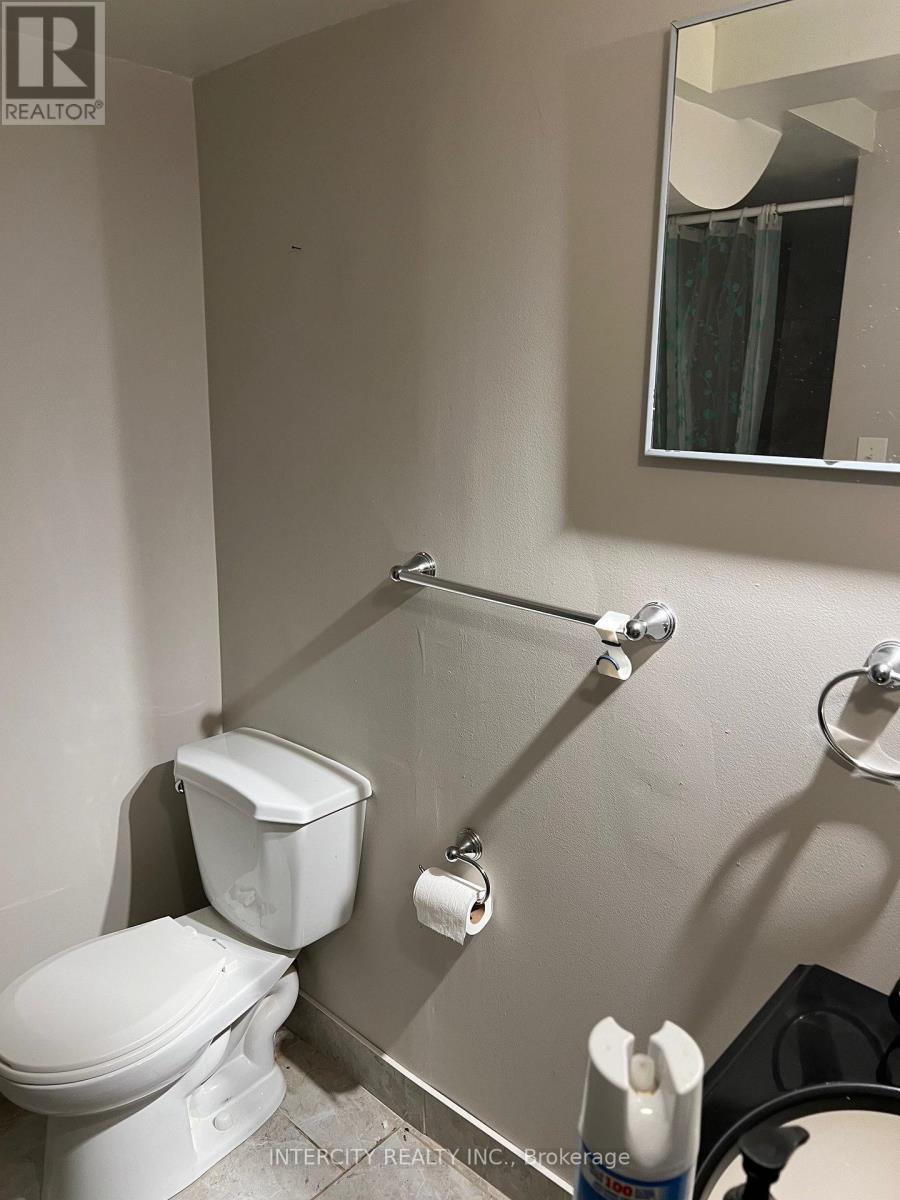 4 Pennyroyal Crescent, Brampton, Ontario  L6S 6J8 - Photo 4 - W12851600