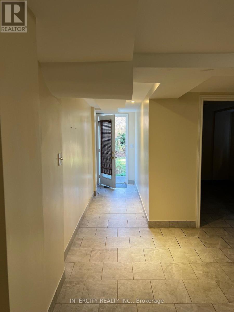 4 Pennyroyal Crescent, Brampton, Ontario  L6S 6J8 - Photo 6 - W12851600