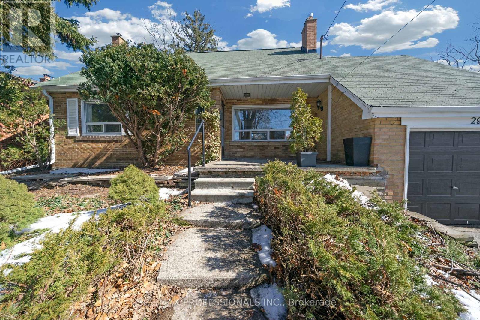 29 Tremont Road, Toronto, Ontario  M9B 3X3 - Photo 2 - W12851616