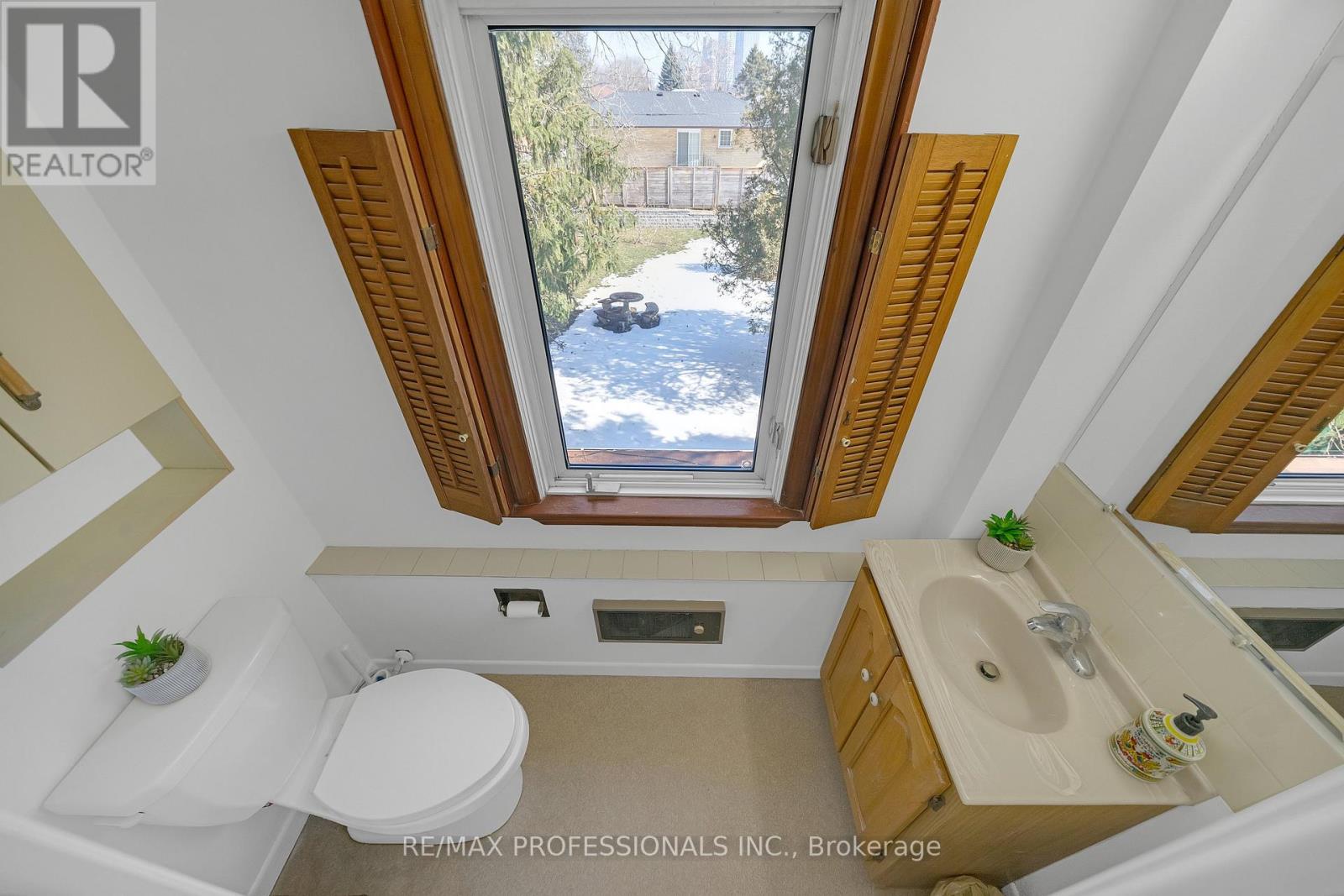 29 Tremont Road, Toronto, Ontario  M9B 3X3 - Photo 24 - W12851616