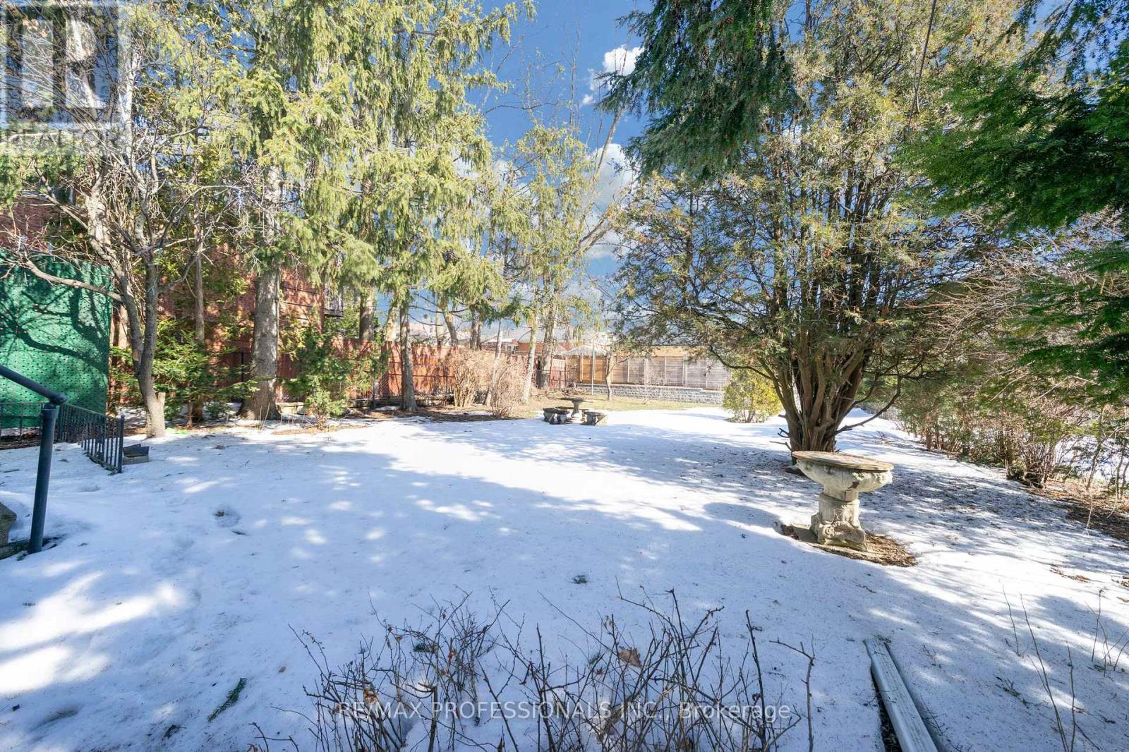 29 Tremont Road, Toronto, Ontario  M9B 3X3 - Photo 3 - W12851616