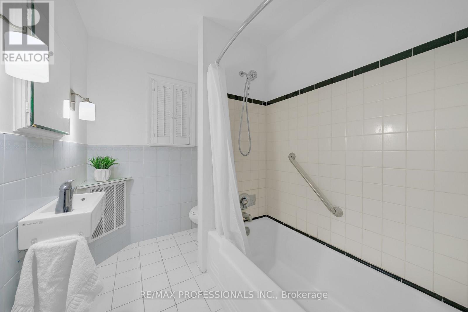 29 Tremont Road, Toronto, Ontario  M9B 3X3 - Photo 30 - W12851616