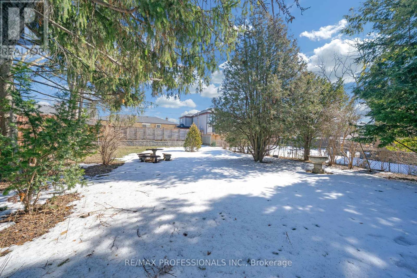 29 Tremont Road, Toronto, Ontario  M9B 3X3 - Photo 4 - W12851616