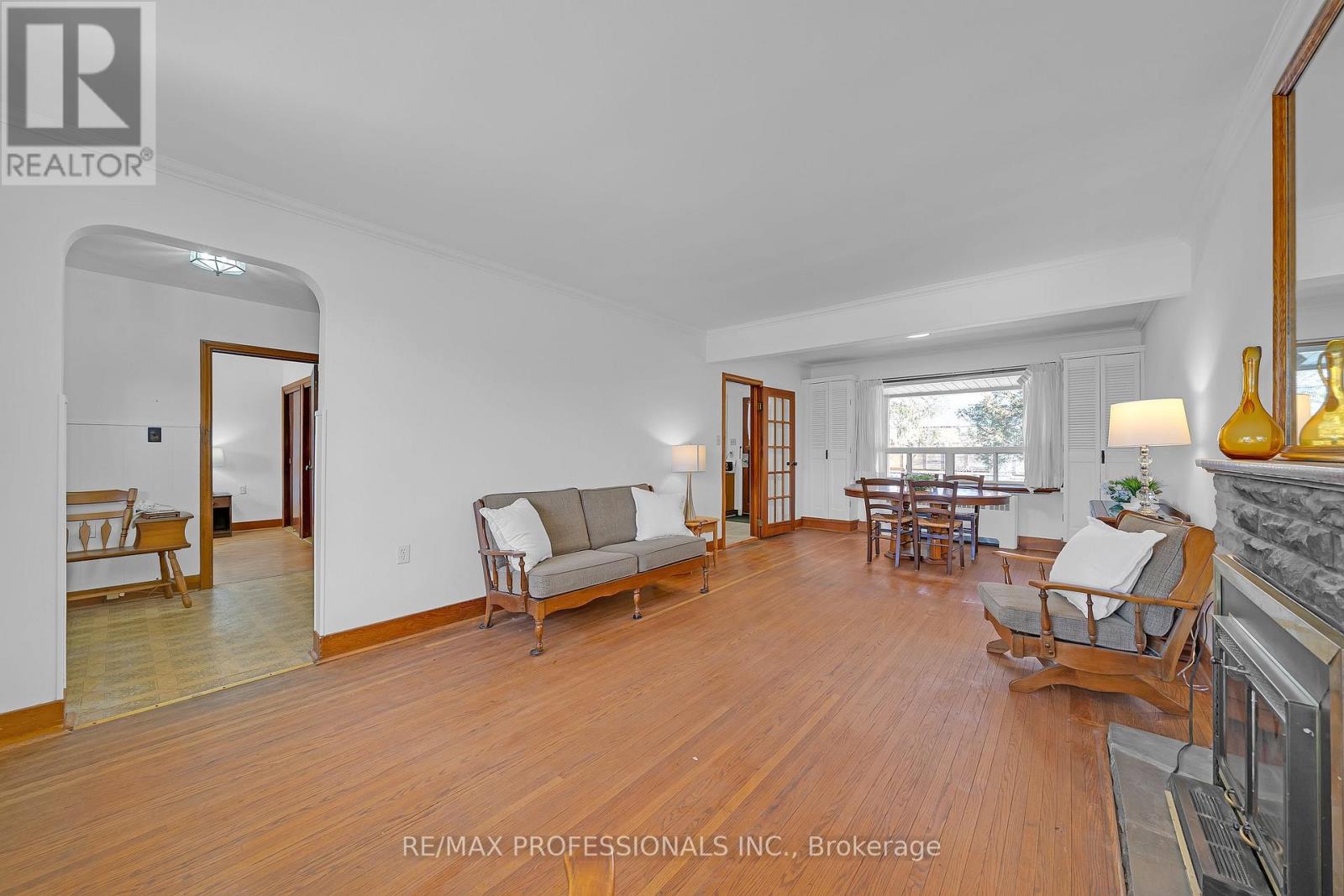 29 Tremont Road, Toronto, Ontario  M9B 3X3 - Photo 7 - W12851616