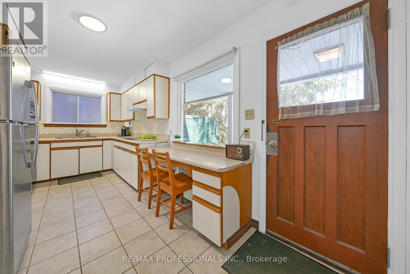 29 Tremont Road, Toronto, Ontario  M9B 3X3 - Photo 9 - W12851616