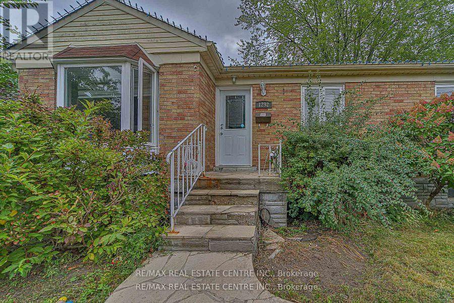 1292 Crossfield Bend, Mississauga, Ontario  L5G 3P4 - Photo 16 - W12851620