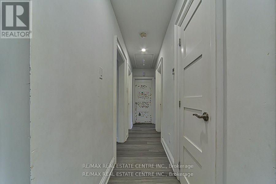 1292 Crossfield Bend, Mississauga, Ontario  L5G 3P4 - Photo 24 - W12851620