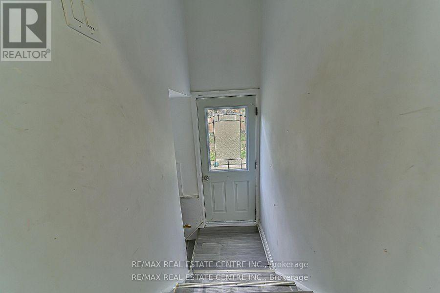 1292 Crossfield Bend, Mississauga, Ontario  L5G 3P4 - Photo 30 - W12851620