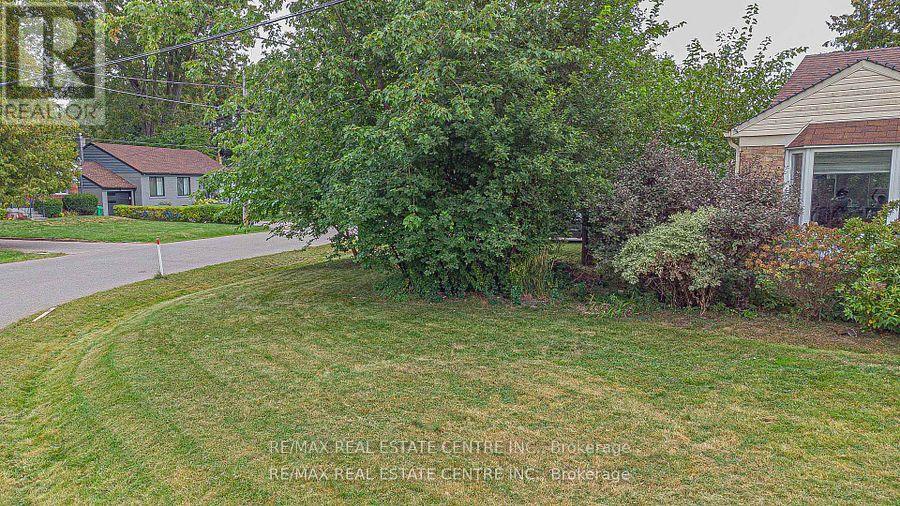 1292 Crossfield Bend, Mississauga, Ontario  L5G 3P4 - Photo 8 - W12851620