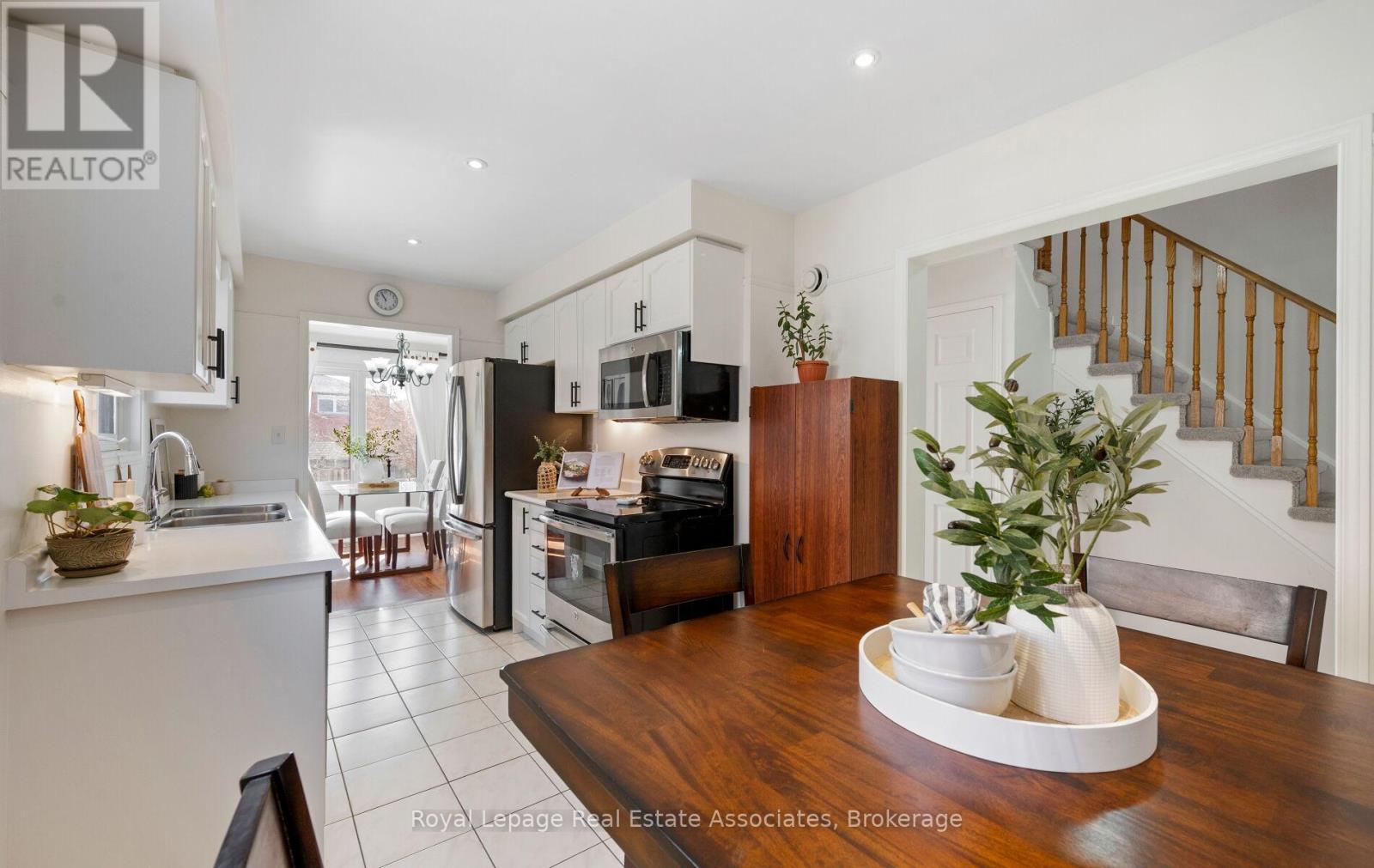 144 Genesee Drive, Oakville, Ontario  L6H 5Y9 - Photo 11 - W12851668