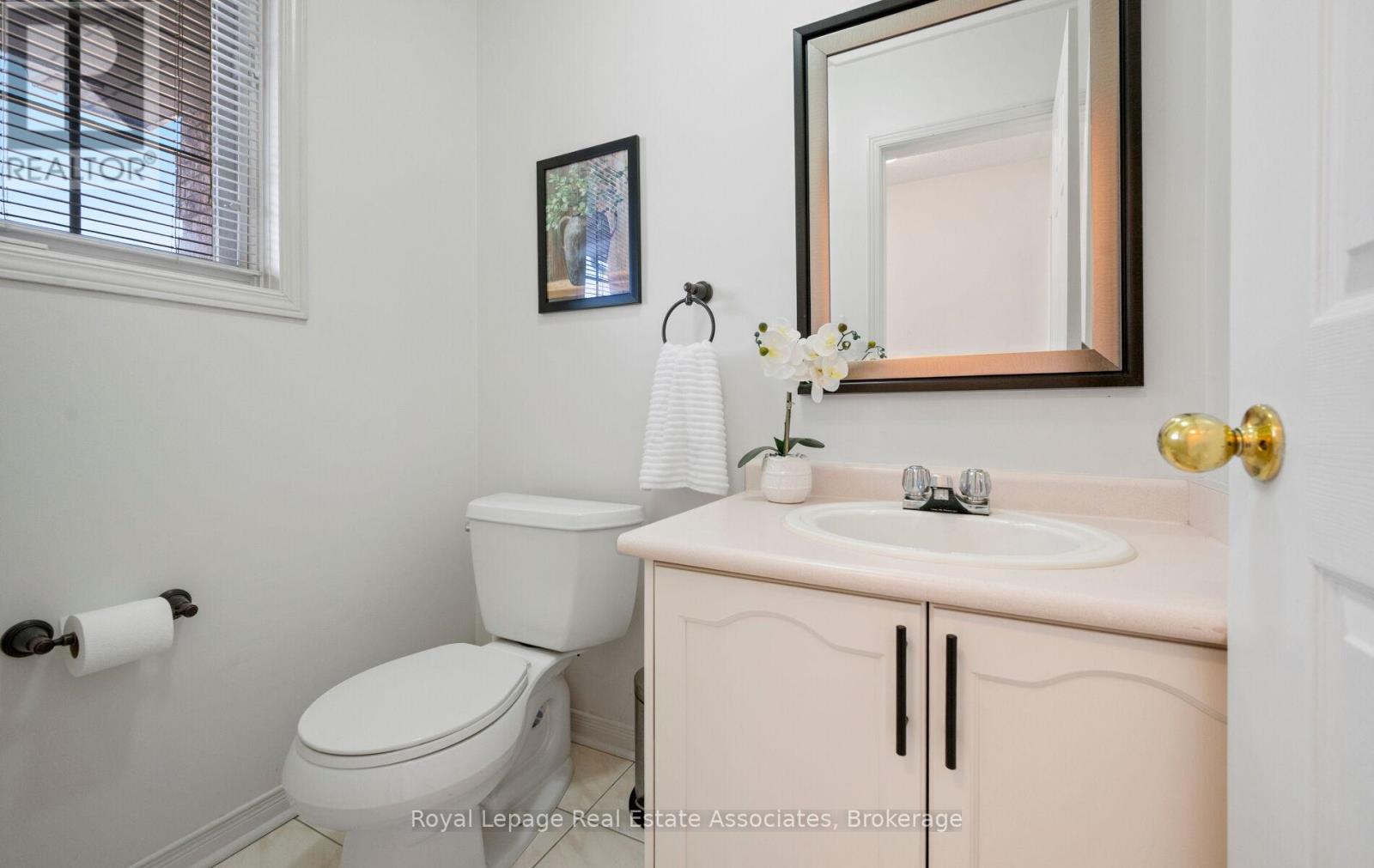 144 Genesee Drive, Oakville, Ontario  L6H 5Y9 - Photo 13 - W12851668