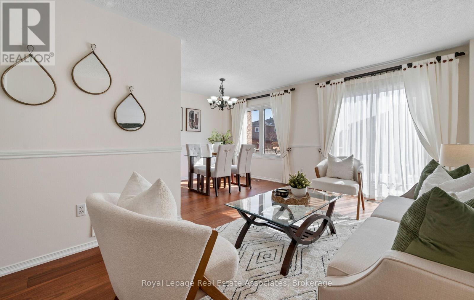 144 Genesee Drive, Oakville, Ontario  L6H 5Y9 - Photo 4 - W12851668