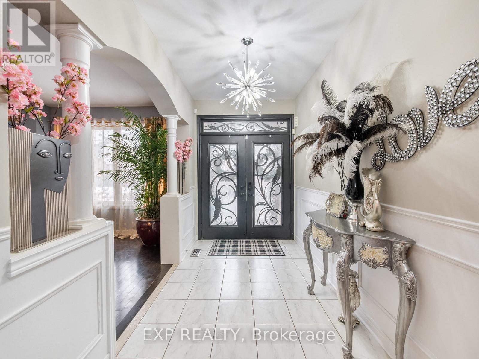 6 Bainsville Circle, Brampton, Ontario  L6P 3A5 - Photo 4 - W12851684