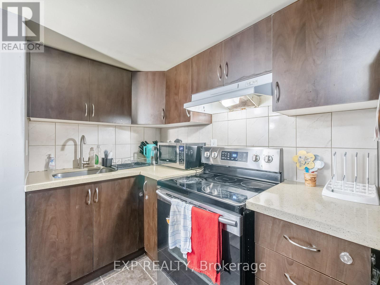 6 Bainsville Circle, Brampton, Ontario  L6P 3A5 - Photo 42 - W12851684