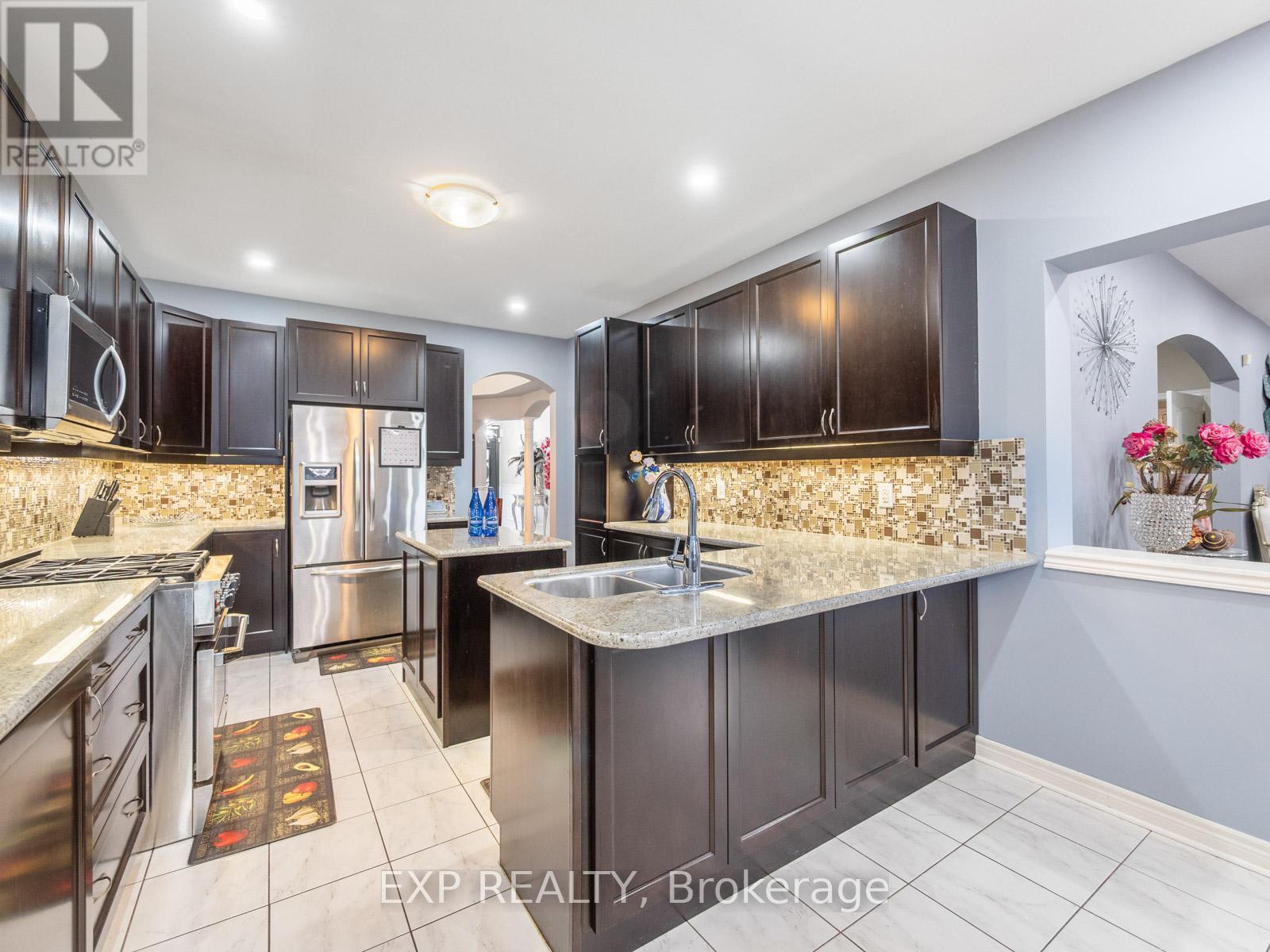 6 Bainsville Circle, Brampton, Ontario  L6P 3A5 - Photo 9 - W12851684