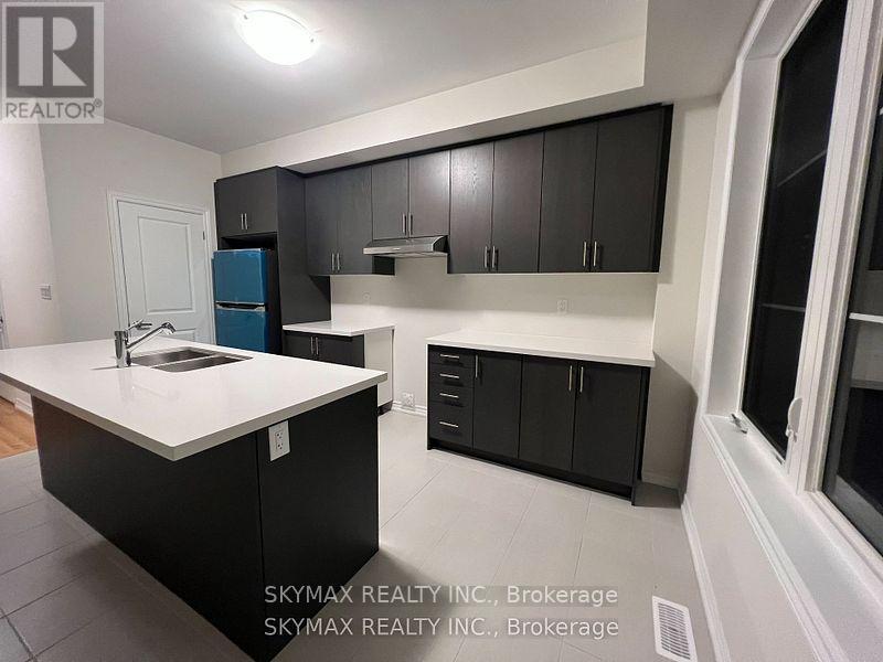 96 Halliford Place, Brampton, Ontario  L6P 4N6 - Photo 4 - W12851722