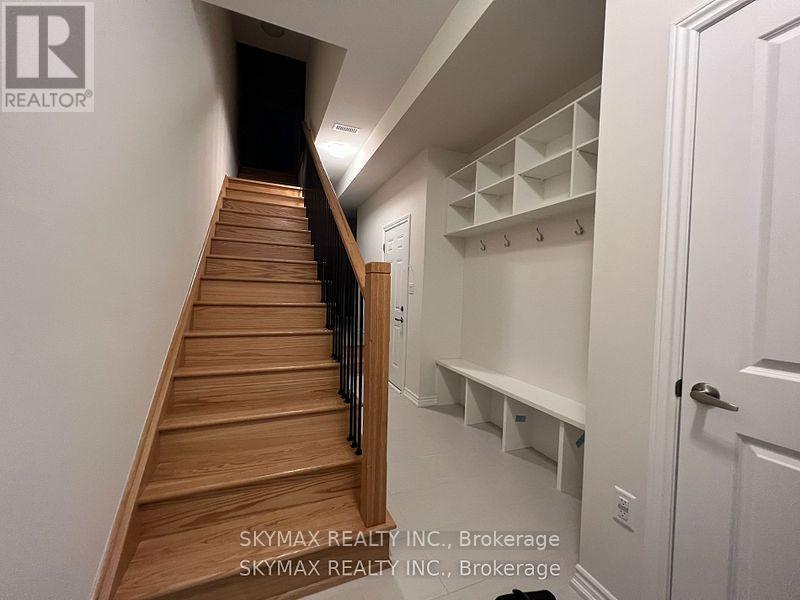 96 Halliford Place, Brampton, Ontario  L6P 4N6 - Photo 5 - W12851722