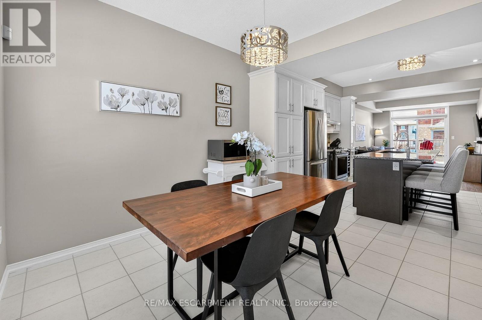 5048 Serena Drive, Lincoln, Ontario  L3J 1W3 - Photo 4 - X12851480