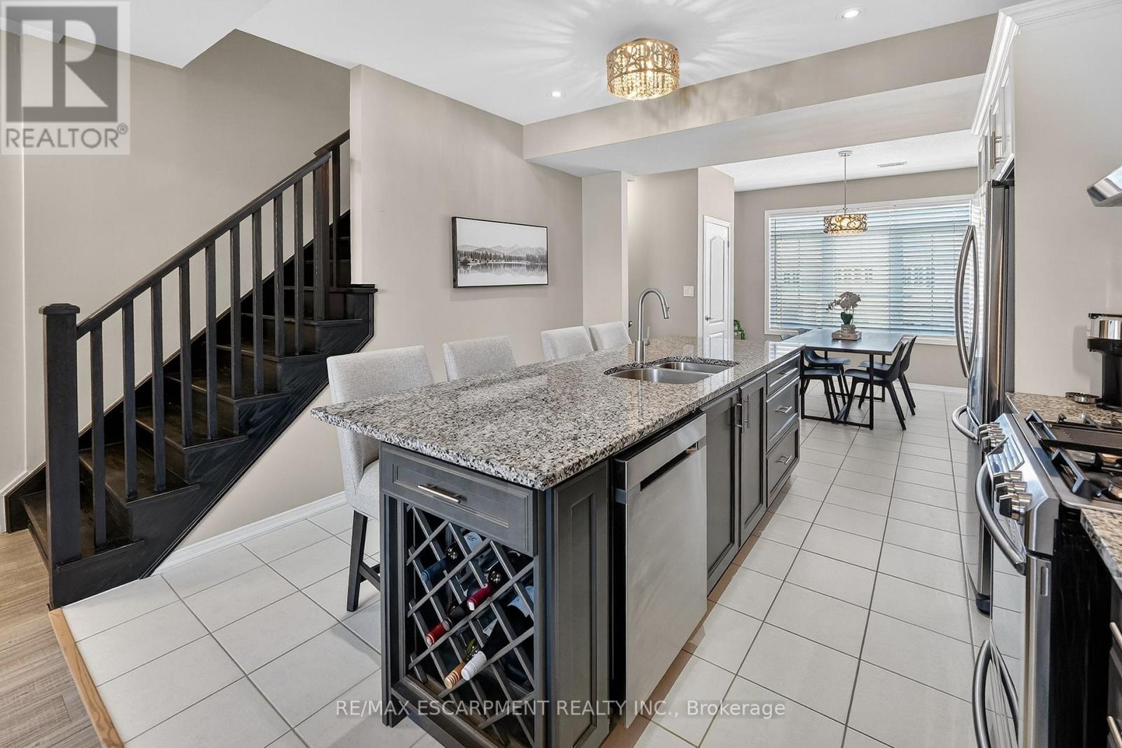 5048 Serena Drive, Lincoln, Ontario  L3J 1W3 - Photo 7 - X12851480