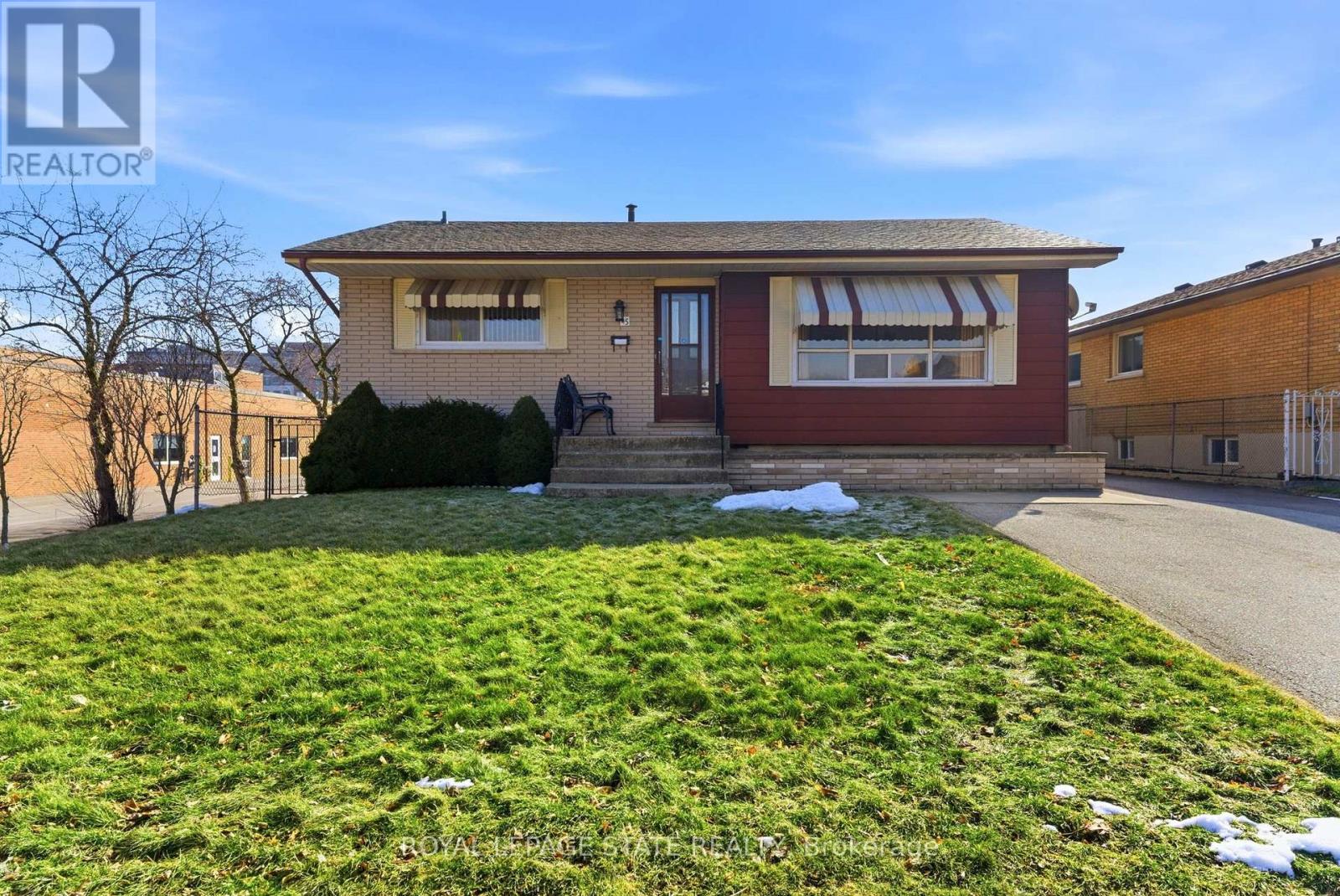 45 Cromwell Crescent, Hamilton, Ontario  L8G 2E9 - Photo 2 - X12851510