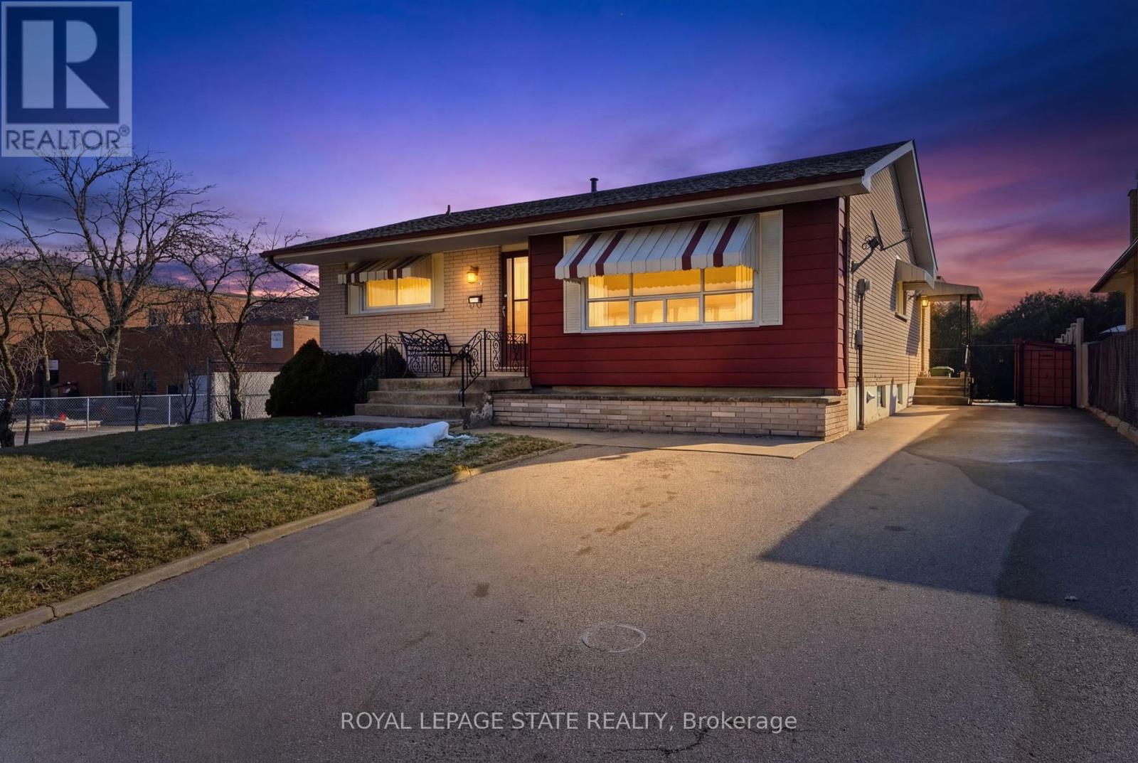 45 Cromwell Crescent, Hamilton, Ontario  L8G 2E9 - Photo 3 - X12851510