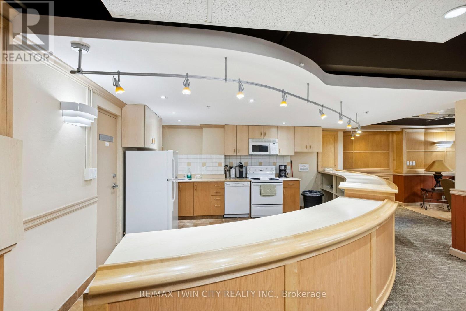 102 - 250 Glenridge Drive, Waterloo, Ontario  N2J 4H8 - Photo 41 - X12851578