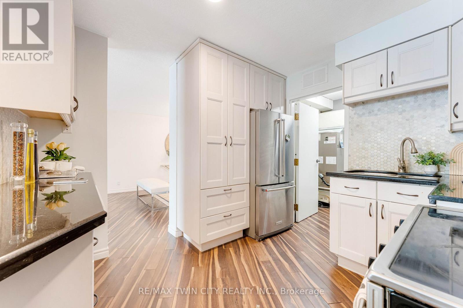 102 - 250 Glenridge Drive, Waterloo, Ontario  N2J 4H8 - Photo 5 - X12851578