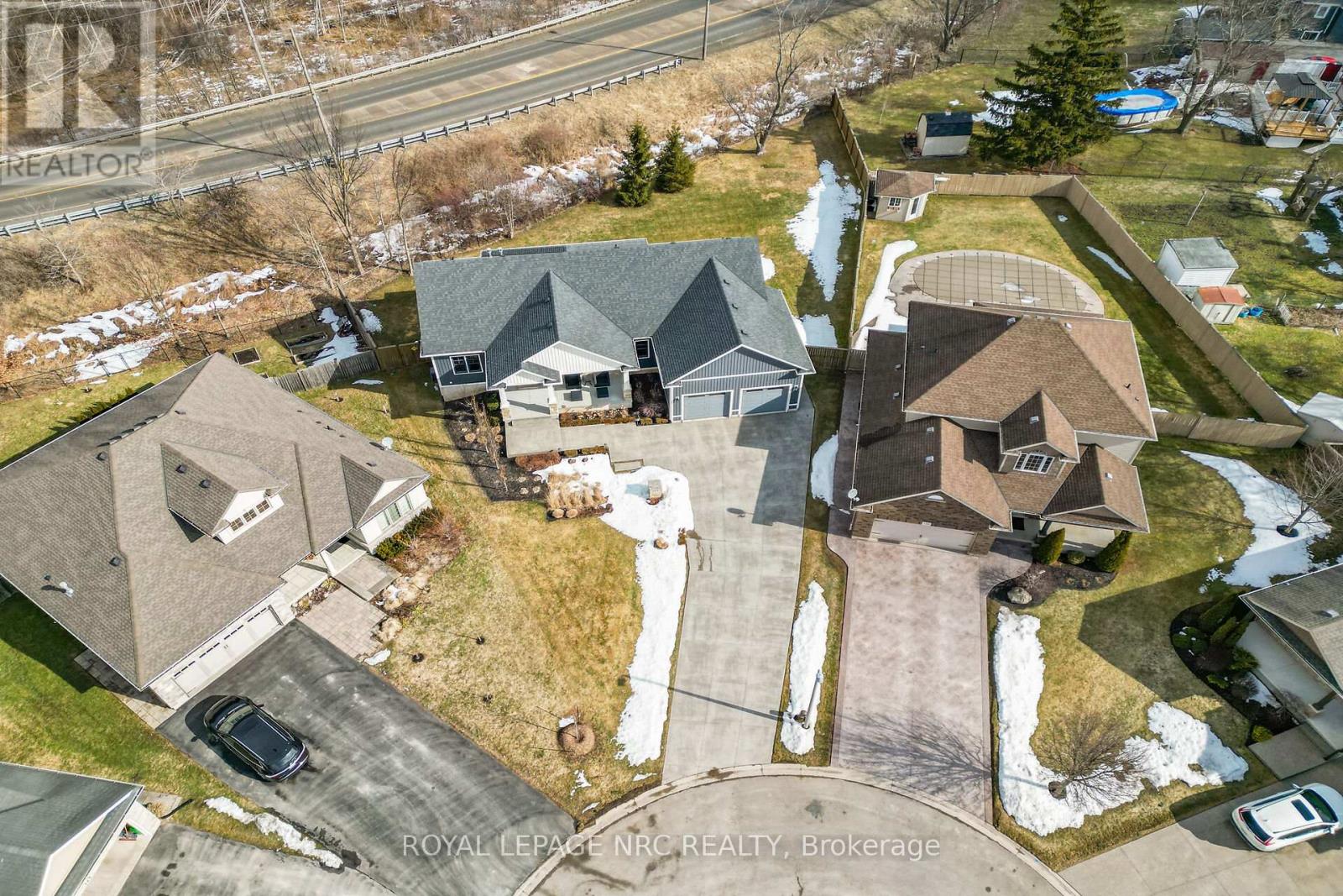 166 Michelle Court, Welland, Ontario  L3C 0A2 - Photo 2 - X12851664