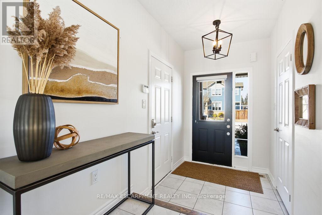 23 Lupo Drive, Hamilton, Ontario  L8B 0Y4 - Photo 4 - X12851698