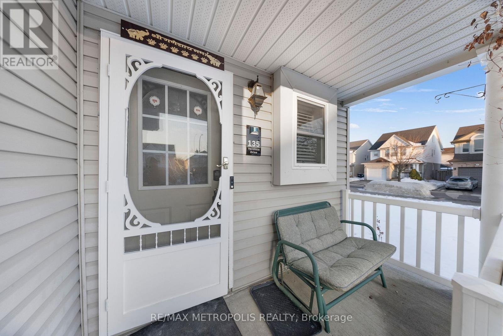 135 Veronica Drive, Kitchener, Ontario  N2A 4E6 - Photo 11 - X12851704