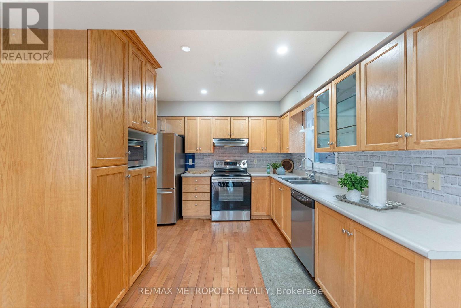 135 Veronica Drive, Kitchener, Ontario  N2A 4E6 - Photo 20 - X12851704