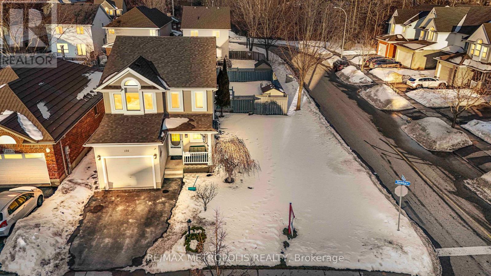 135 Veronica Drive, Kitchener, Ontario  N2A 4E6 - Photo 3 - X12851704