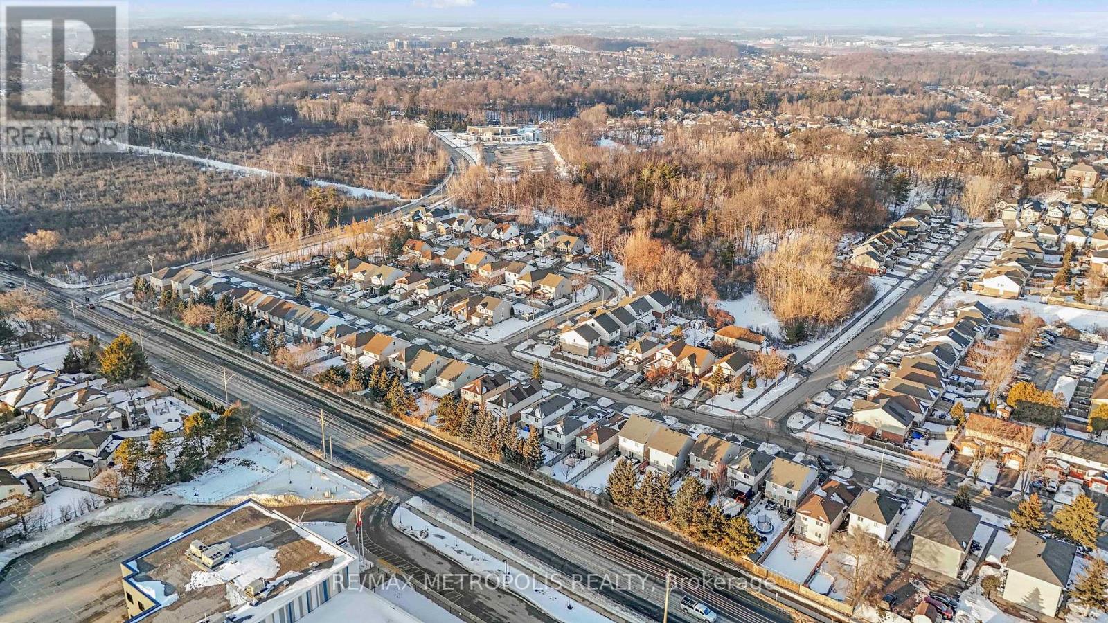 135 Veronica Drive, Kitchener, Ontario  N2A 4E6 - Photo 4 - X12851704