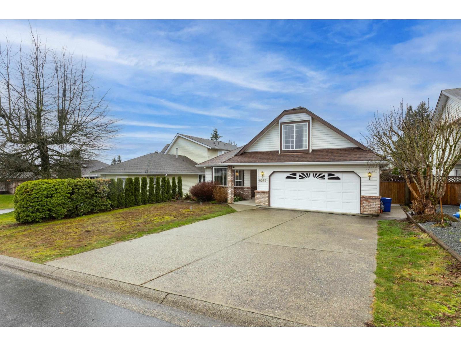 8257 Mcintyre Street, Mission, British Columbia  V2V 6T3 - Photo 2 - R3095048