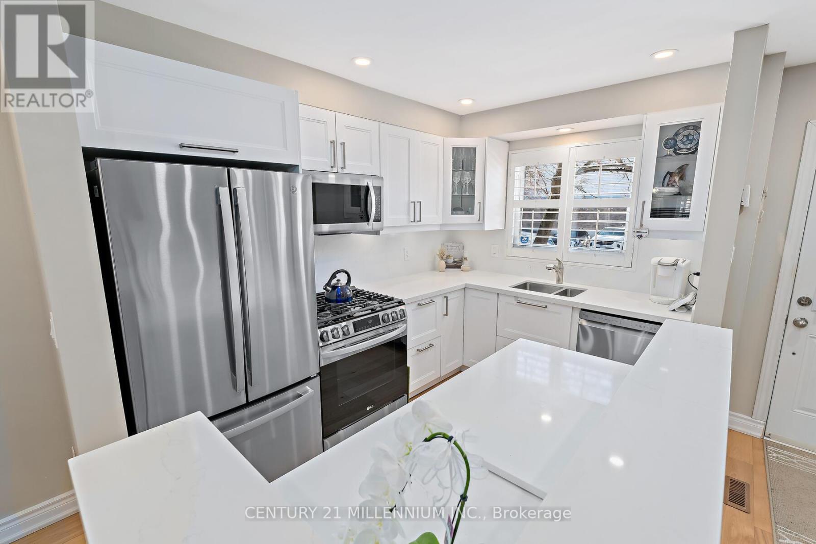 19 - 6699 Falconer Drive, Mississauga, Ontario  L5N 2E3 - Photo 6 - W12851626