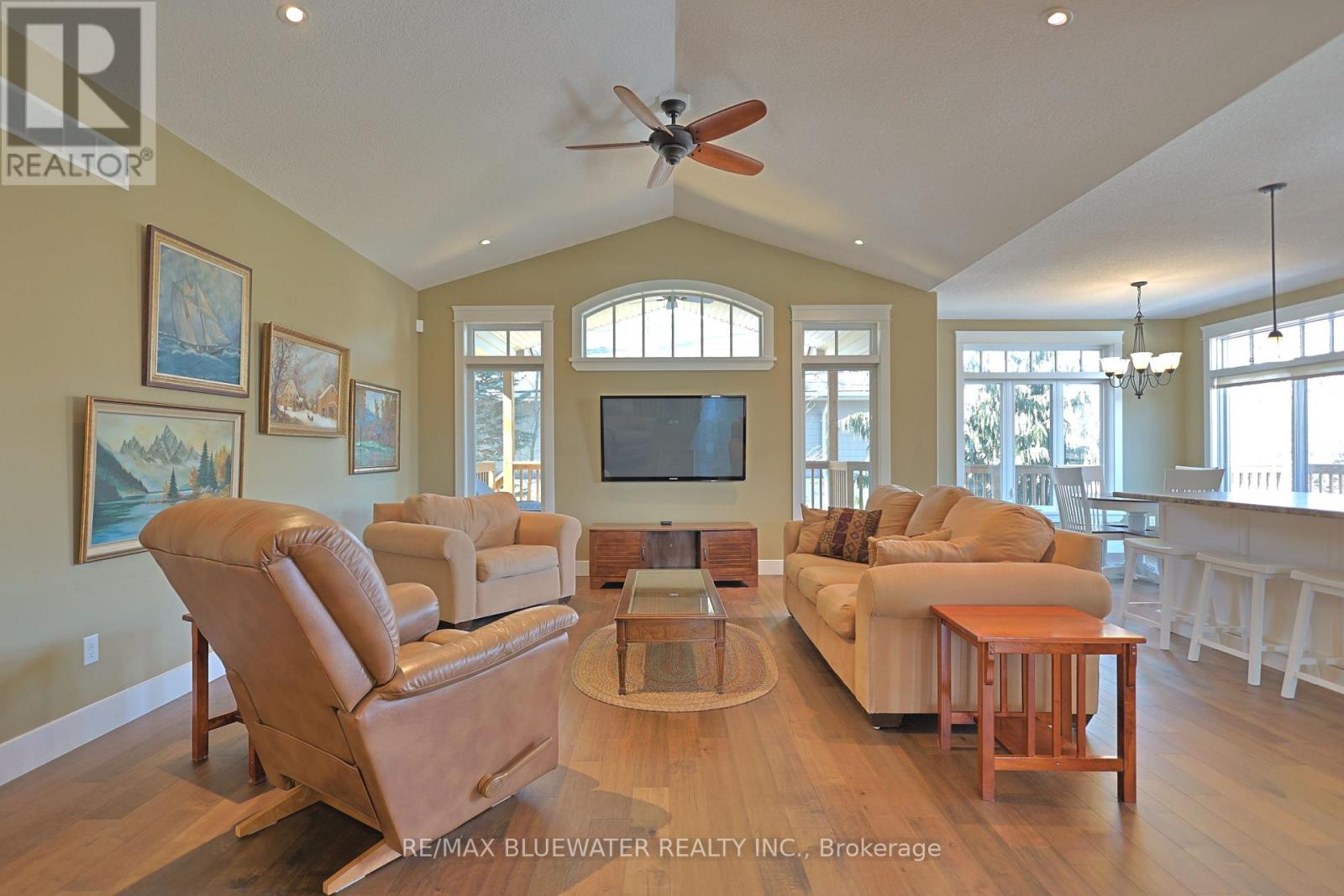 2 Hayter Drive, Lambton Shores, Ontario  N0M 1T0 - Photo 12 - X12851804