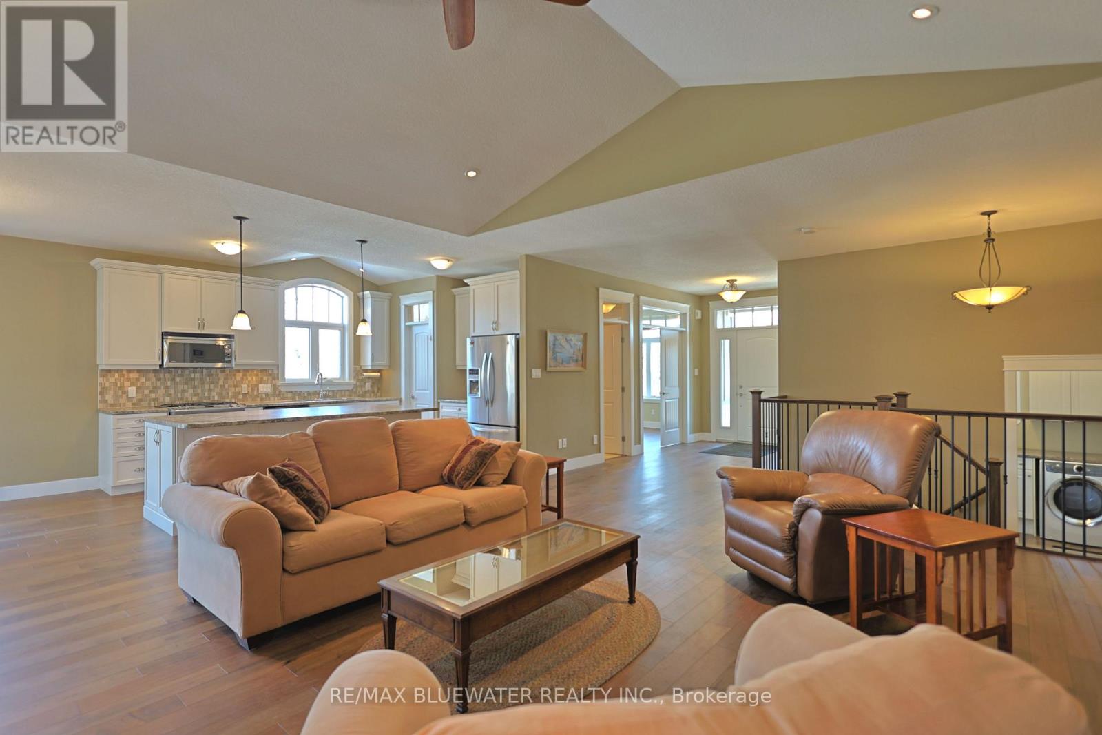 2 Hayter Drive, Lambton Shores, Ontario  N0M 1T0 - Photo 13 - X12851804