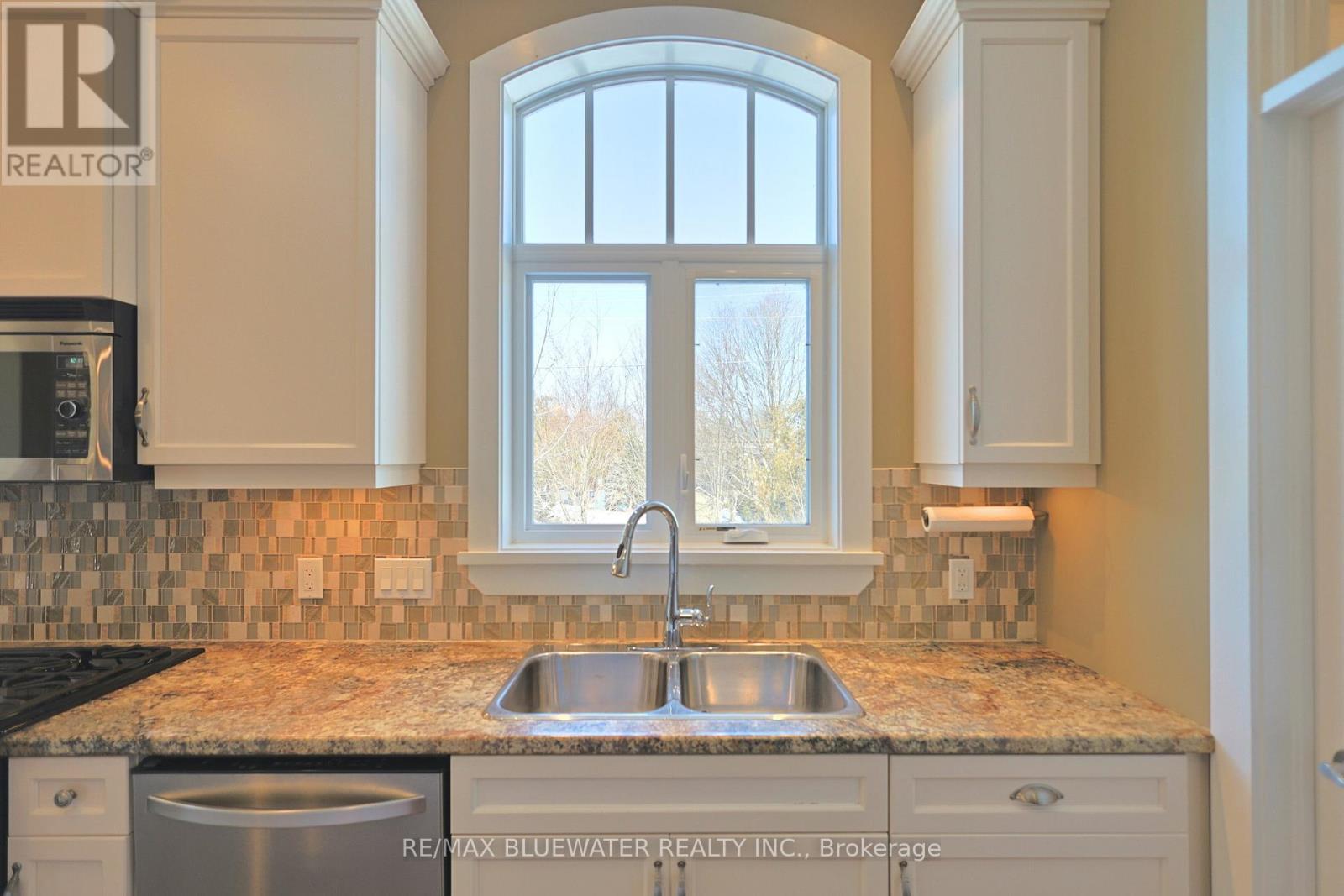 2 Hayter Drive, Lambton Shores, Ontario  N0M 1T0 - Photo 17 - X12851804