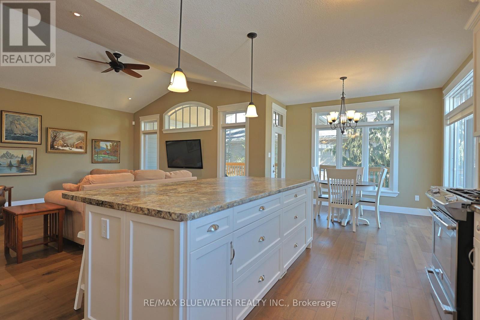 2 Hayter Drive, Lambton Shores, Ontario  N0M 1T0 - Photo 18 - X12851804